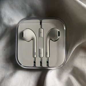 Apple Earphones NEW